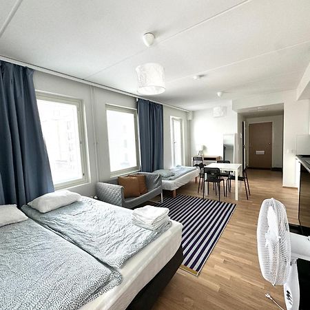 Easy Stay Rooms & Apartments Near Airport 반타 외부 사진