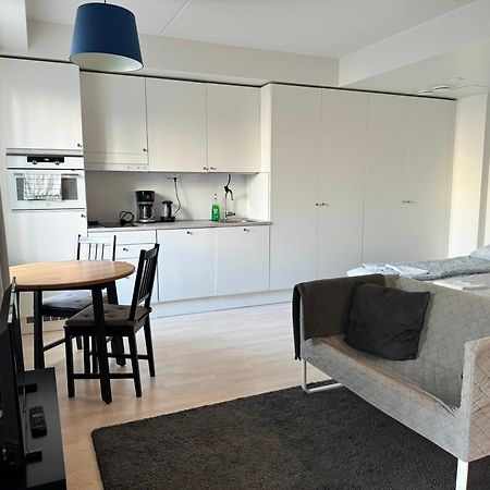 Easy Stay Rooms & Apartments Near Airport 반타 외부 사진