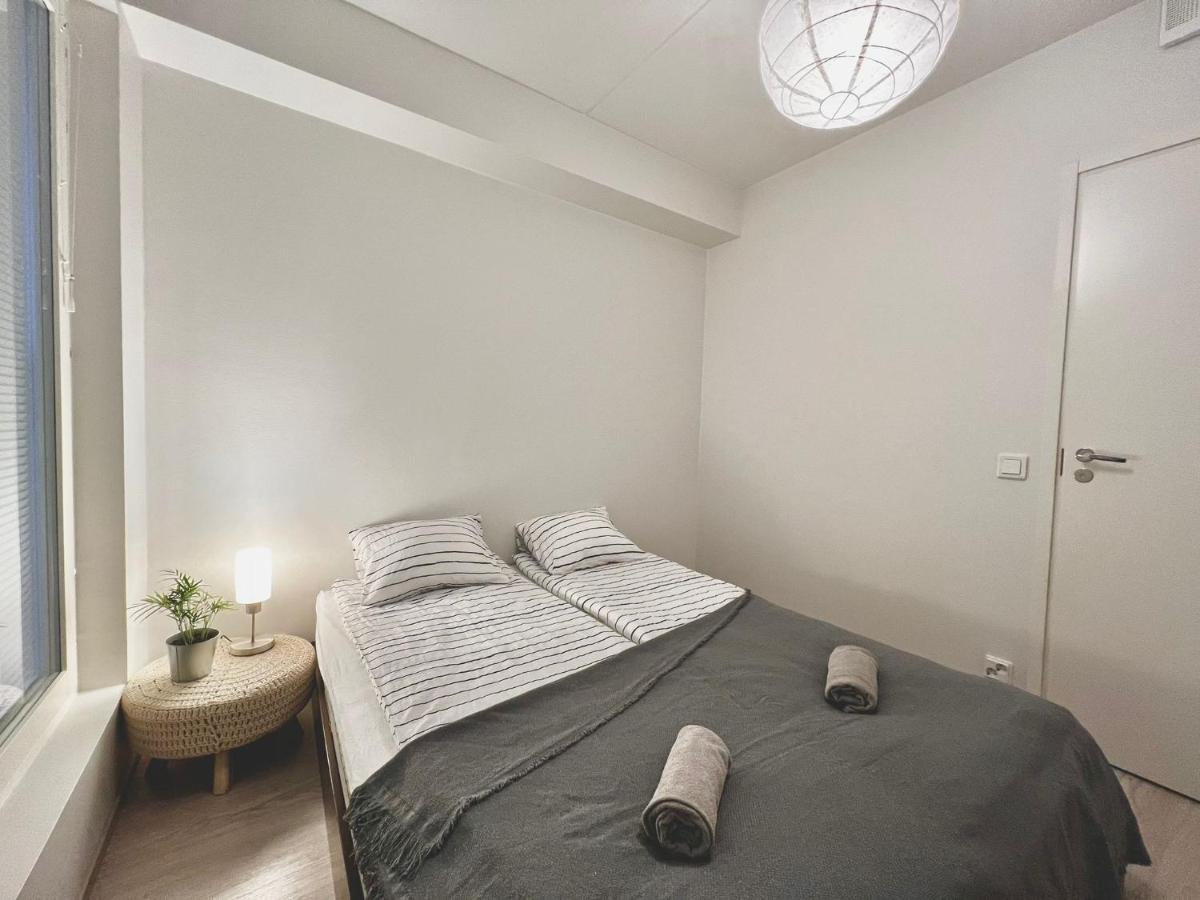 Easy Stay Rooms & Apartments Near Airport 반타 외부 사진