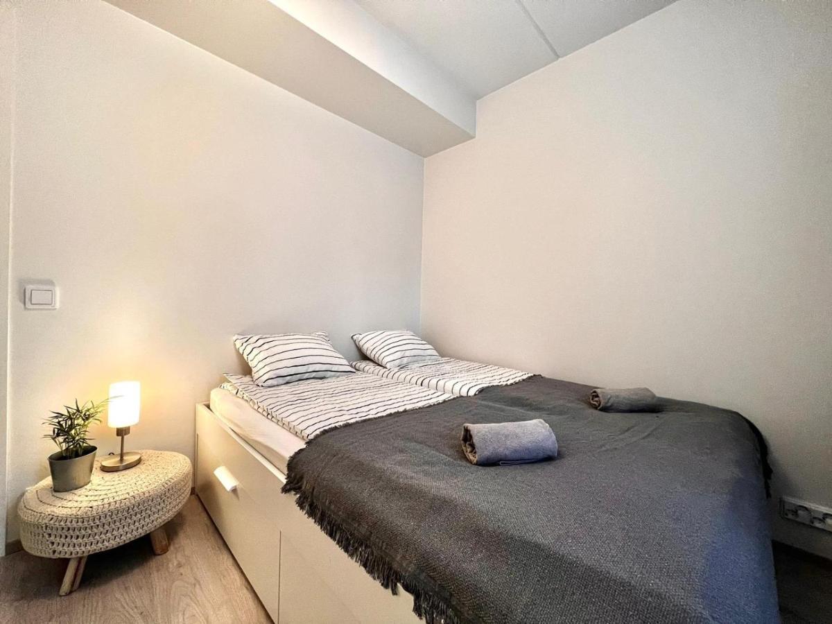Easy Stay Rooms & Apartments Near Airport 반타 외부 사진