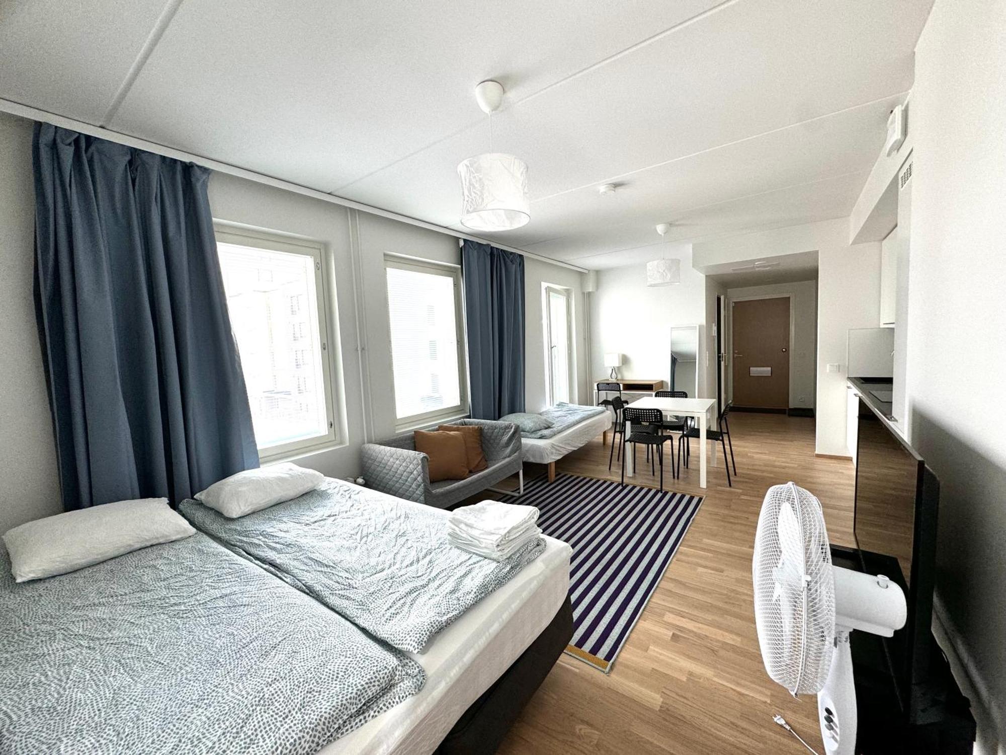 Easy Stay Rooms & Apartments Near Airport 반타 외부 사진