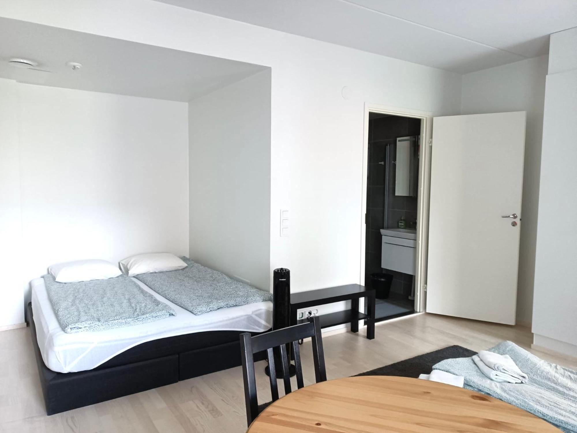 Easy Stay Rooms & Apartments Near Airport 반타 외부 사진