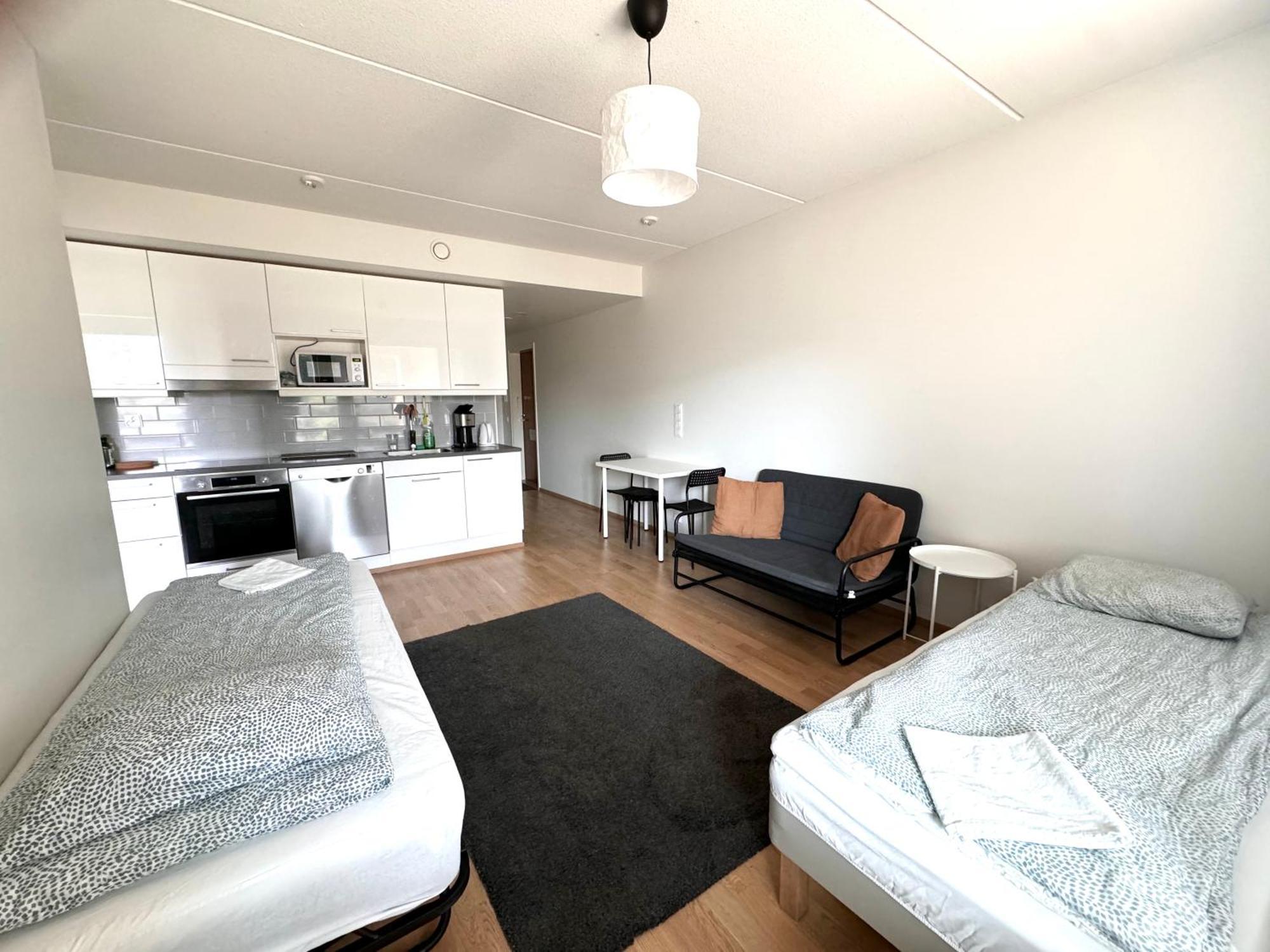 Easy Stay Rooms & Apartments Near Airport 반타 외부 사진