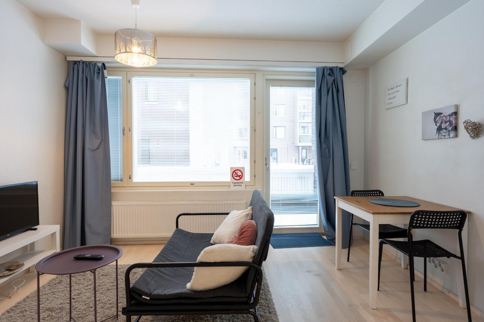 Easy Stay Rooms & Apartments Near Airport 반타 외부 사진