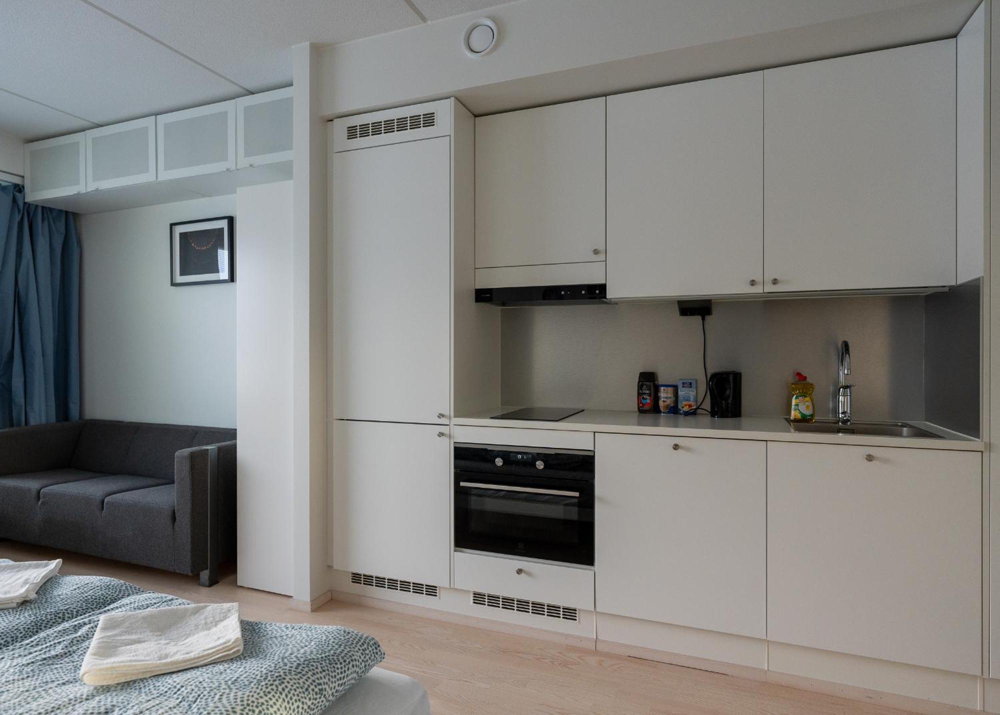 Easy Stay Rooms & Apartments Near Airport 반타 외부 사진