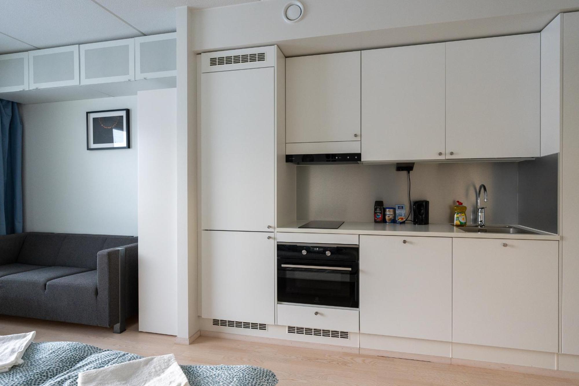 Easy Stay Rooms & Apartments Near Airport 반타 외부 사진