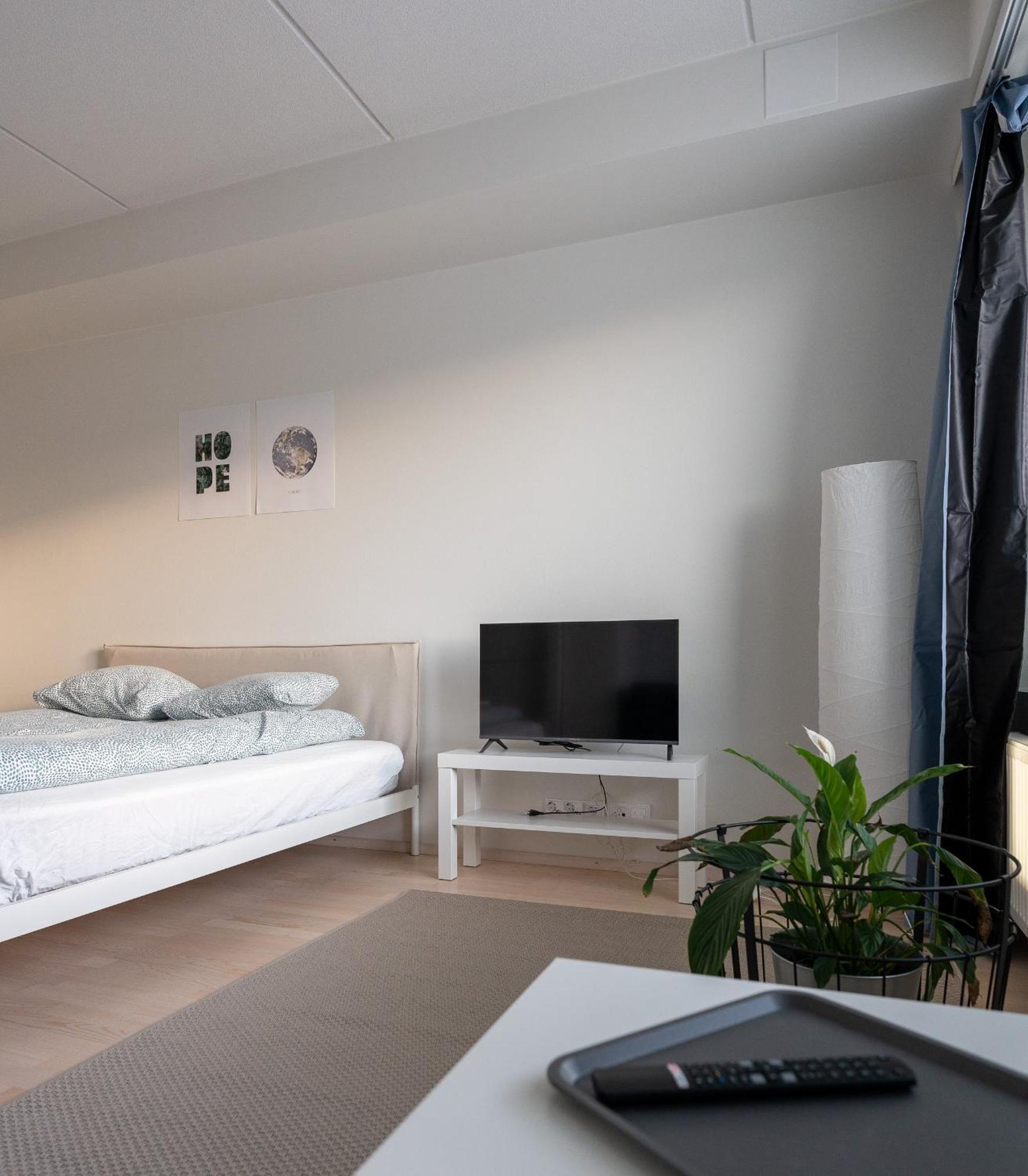 Easy Stay Rooms & Apartments Near Airport 반타 외부 사진