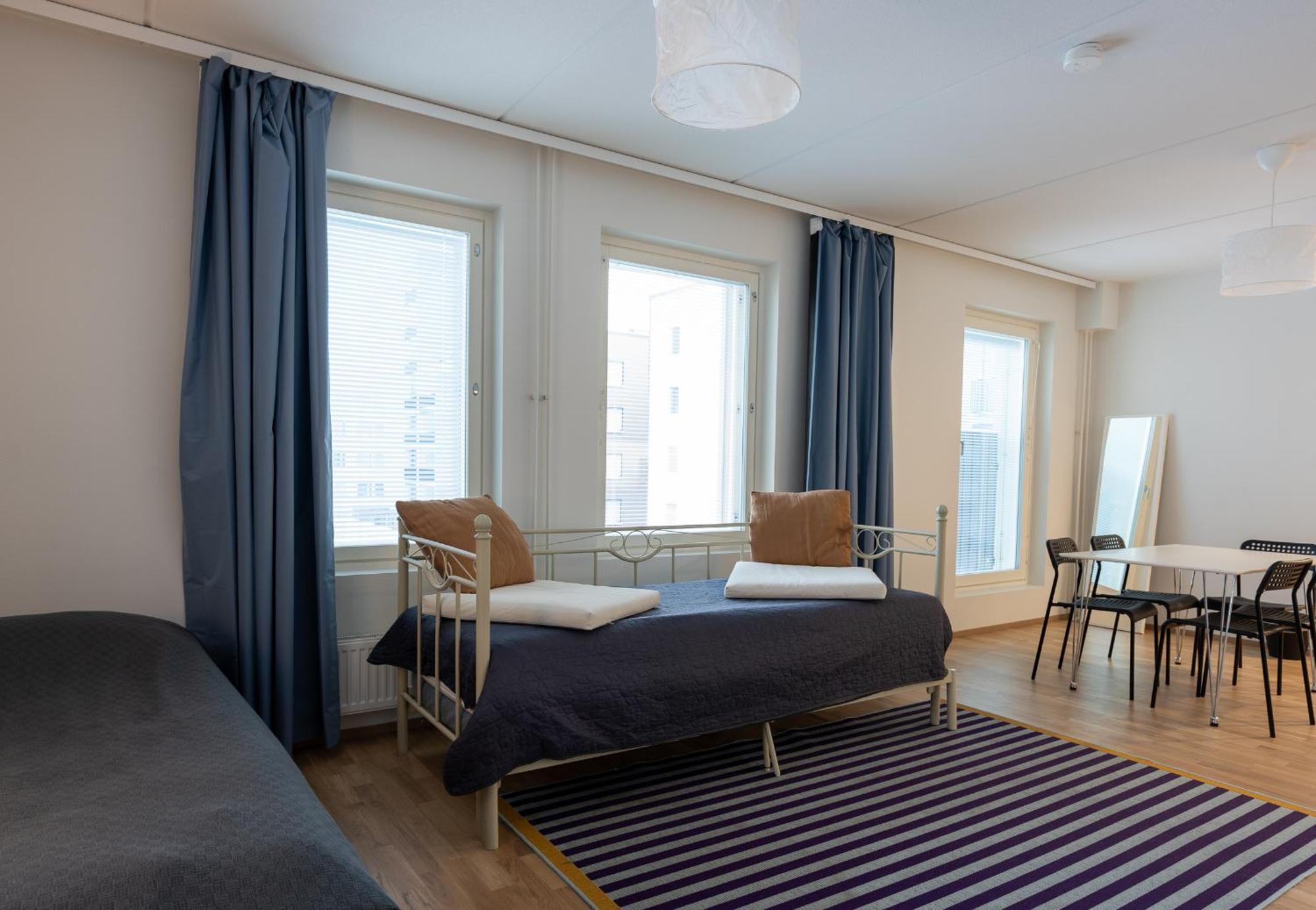 Easy Stay Rooms & Apartments Near Airport 반타 외부 사진