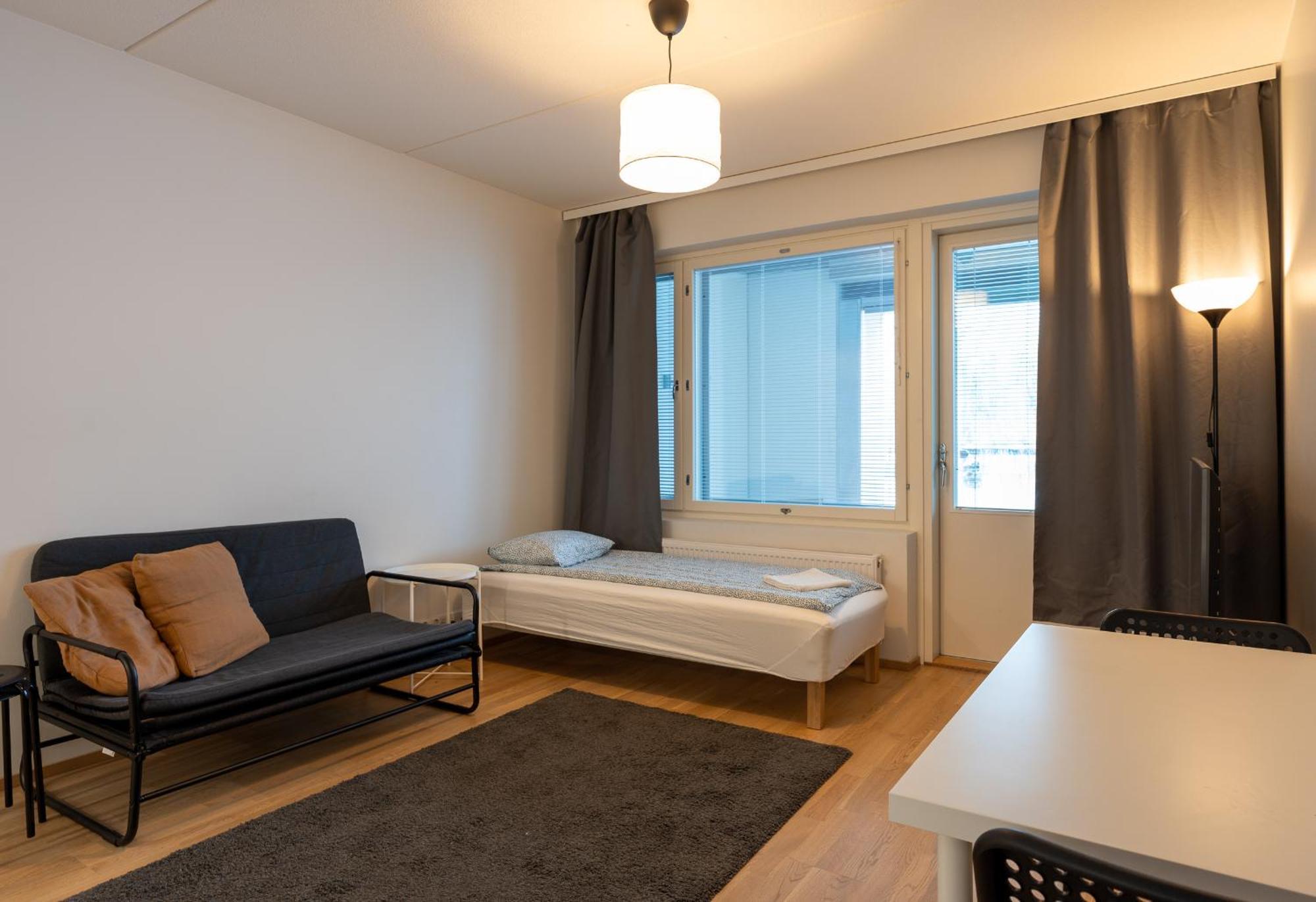 Easy Stay Rooms & Apartments Near Airport 반타 외부 사진