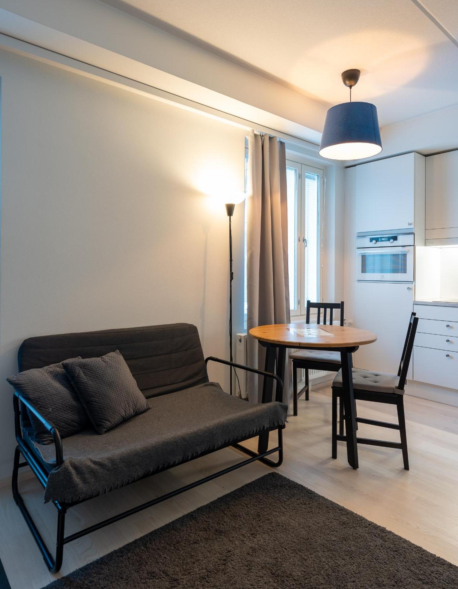 Easy Stay Rooms & Apartments Near Airport 반타 외부 사진