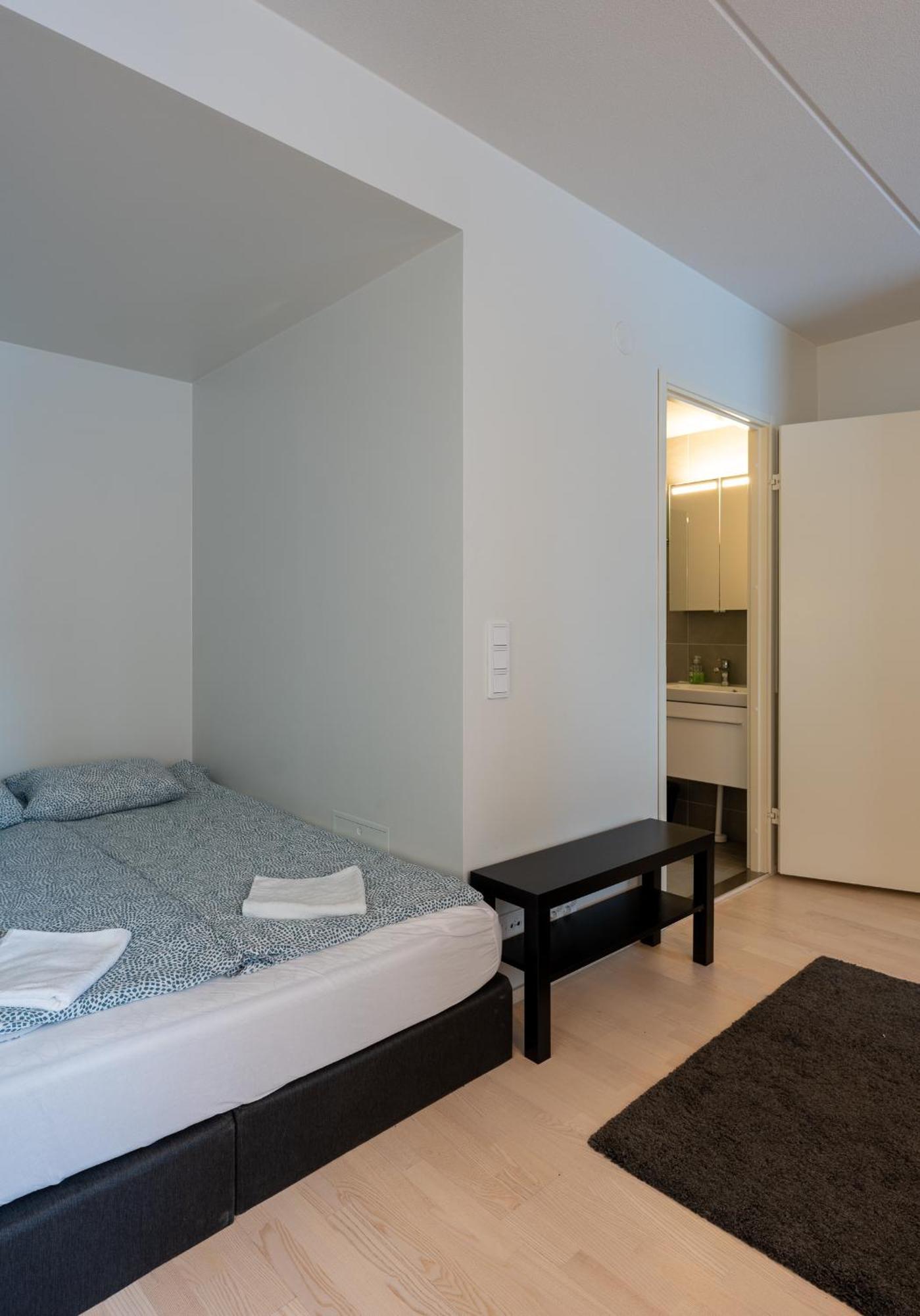 Easy Stay Rooms & Apartments Near Airport 반타 외부 사진