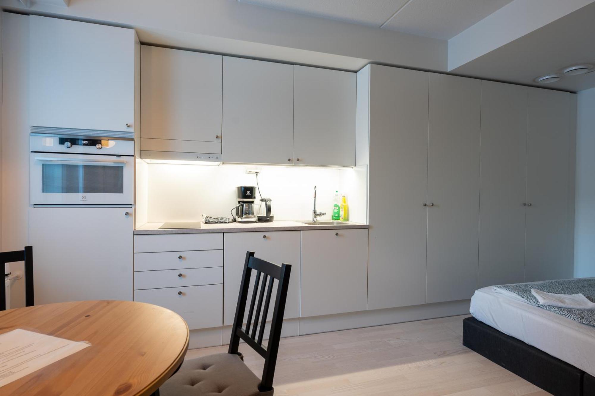 Easy Stay Rooms & Apartments Near Airport 반타 외부 사진